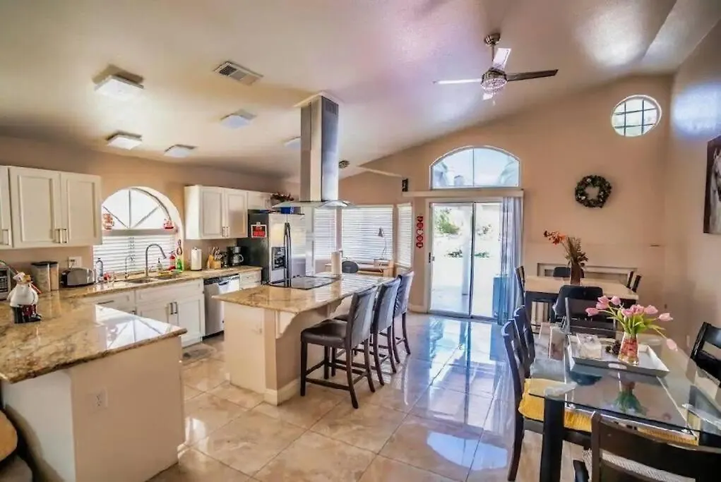 Pet Friendly Rancher With Pool/Sw Las Vegas 0*,