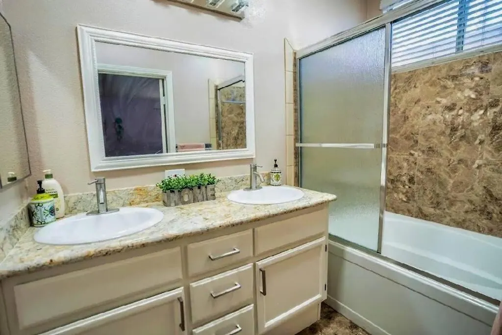 Villa Pet Friendly Rancher With Pool/Sw Las Vegas